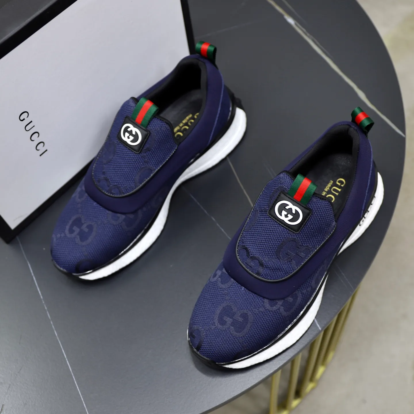 Ex-factory price: 462💰🙅‍♂️🙅‍♂️🙅‍♂️ Brand: Gucci GuCCI Standard code: 38-44 (45 customized) Grade: Same as the official website Material: Original leather stitching brand cloth Comfortable and breathable lining Lightweight and wear-resistant sports outsole Style category: Men's fashionable casual shoes Running sneakers Distinguished luxury brand elements Top luxury Color: actual picture color